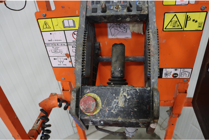 JLG 1930ES - Ollós emelő: 4 kép. JLG 1930ES - Ollós emelő: 4 kép.