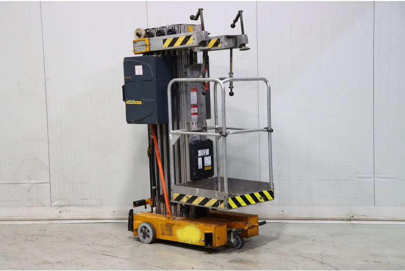 JLG P30-AC - Ollós emelő: 1 kép. JLG P30-AC - Ollós emelő: 1 kép.