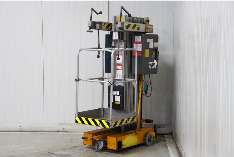 JLG P30-AC - Ollós emelő: 4 kép. JLG P30-AC - Ollós emelő: 4 kép.
