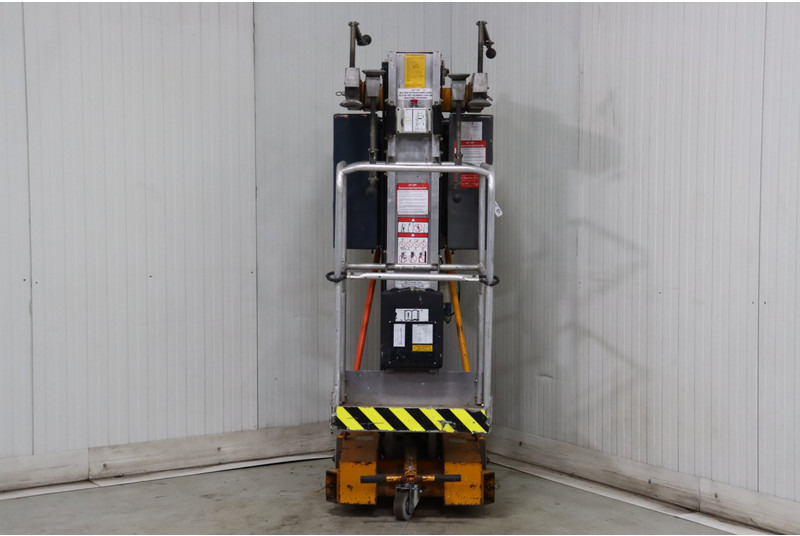 JLG P30-AC - Ollós emelő: 3 kép. JLG P30-AC - Ollós emelő: 3 kép.