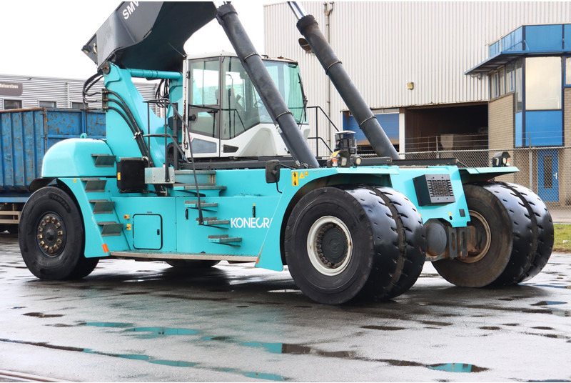 KONECRANES 4531TC5 - Konténerrakodó: 2 kép. KONECRANES 4531TC5 - Konténerrakodó: 2 kép.