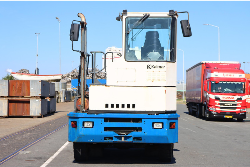 Kalmar TRX182A - Terminál targoncá: 2 kép. Kalmar TRX182A - Terminál targoncá: 2 kép.