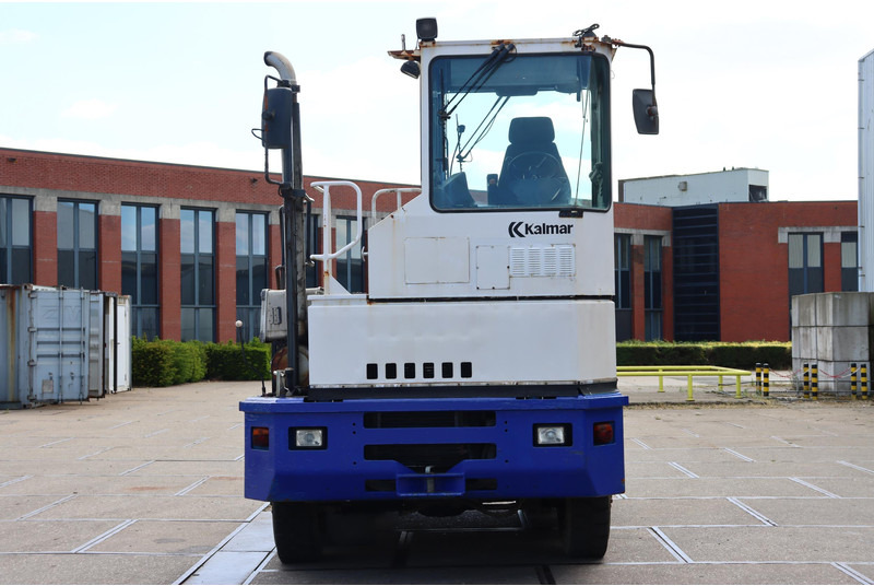 Kalmar TRX182A - Terminál targoncá: 2 kép. Kalmar TRX182A - Terminál targoncá: 2 kép.