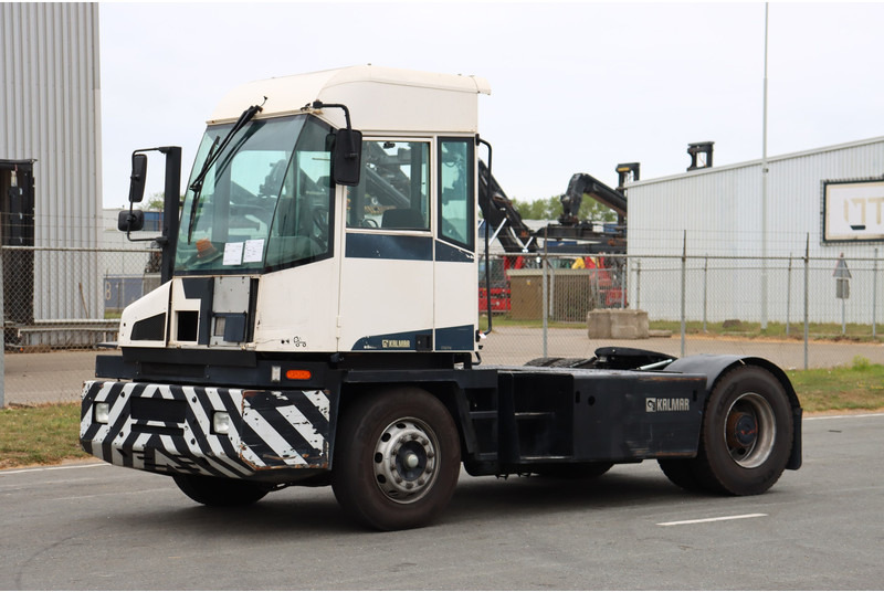 Kalmar TT612D - Terminál targoncá: 4 kép. Kalmar TT612D - Terminál targoncá: 4 kép.