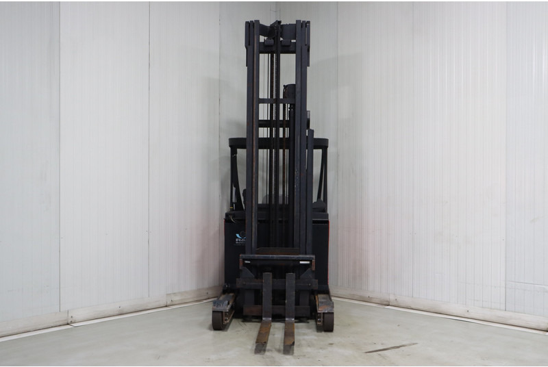 Linde R16-01 - Tolóoszlopos targoncá: 3 kép. Linde R16-01 - Tolóoszlopos targoncá: 3 kép.