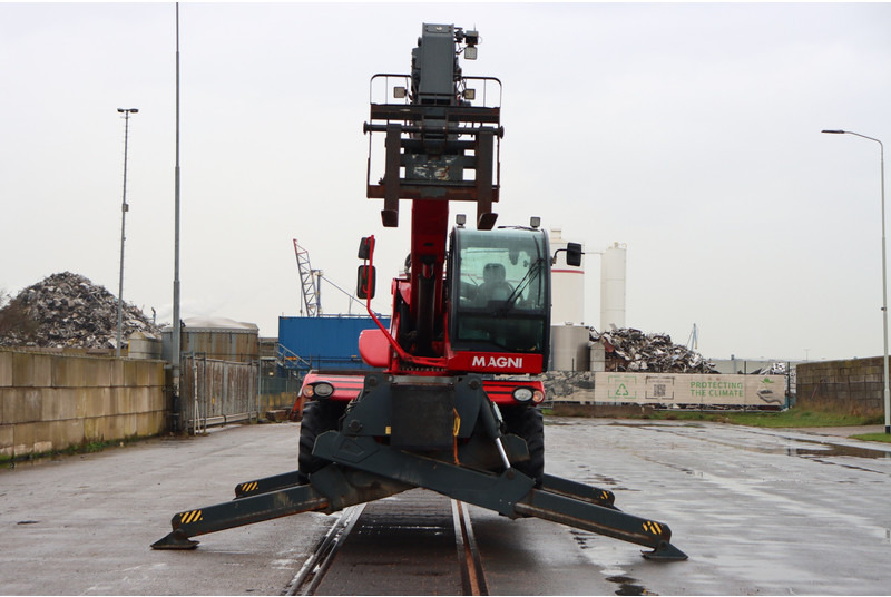 MAGNI RTH5.25S - Rakodógép: 3 kép. MAGNI RTH5.25S - Rakodógép: 3 kép.