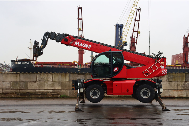 MAGNI RTH5.25S - Rakodógép: 5 kép. MAGNI RTH5.25S - Rakodógép: 5 kép.