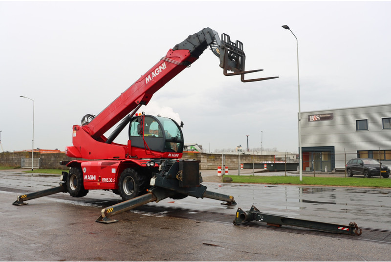 MAGNI RTH5.30S - Rakodógép: 1 kép. MAGNI RTH5.30S - Rakodógép: 1 kép.