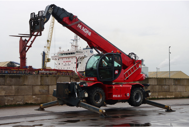 MAGNI RTH5.30S - Rakodógép: 4 kép. MAGNI RTH5.30S - Rakodógép: 4 kép.