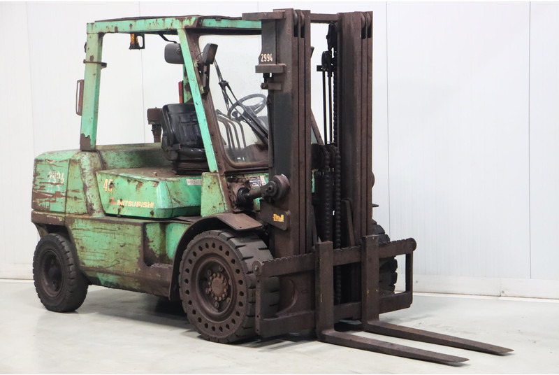 Mitsubishi FD45K2 - Dízel targonca: 1 kép. Mitsubishi FD45K2 - Dízel targonca: 1 kép.