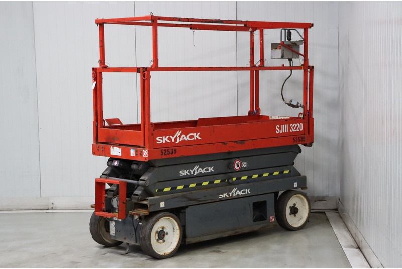 Skyjack SJ III3220 - Ollós emelő: 4 kép. Skyjack SJ III3220 - Ollós emelő: 4 kép.