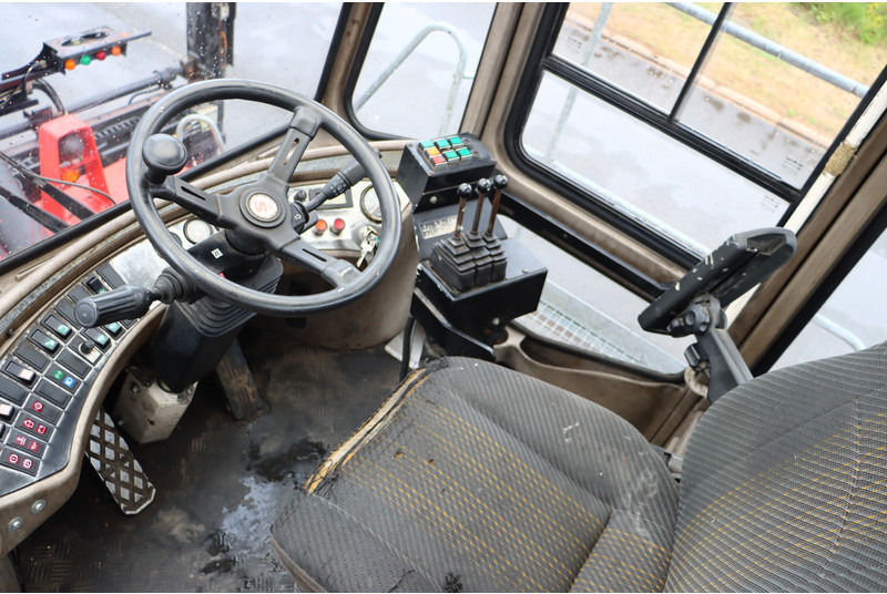 Svetruck 16CS5H - Dízel targonca: 2 kép. Svetruck 16CS5H - Dízel targonca: 2 kép.