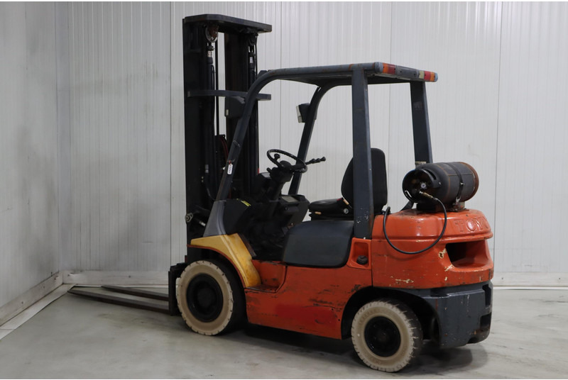 Toyota 42-7FGF25 - Gázüzemű targonca: 4 kép. Toyota 42-7FGF25 - Gázüzemű targonca: 4 kép.