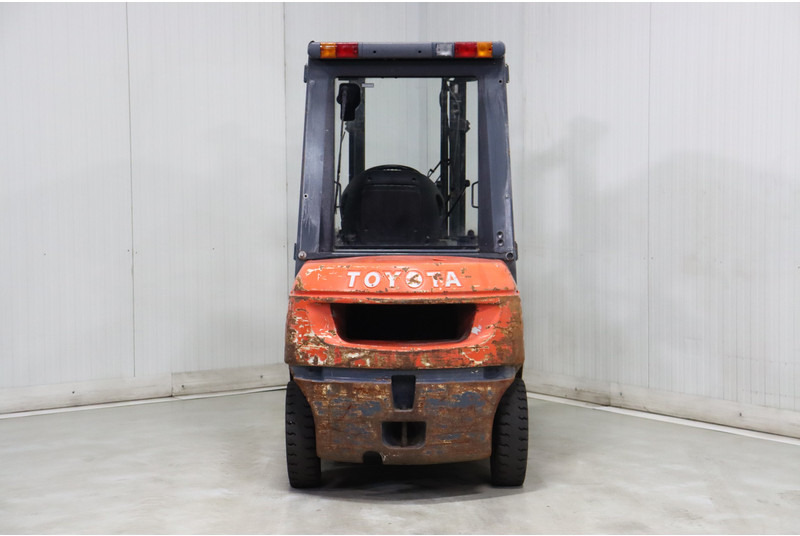 Toyota 62-7FDF25 - Dízel targonca: 2 kép. Toyota 62-7FDF25 - Dízel targonca: 2 kép.