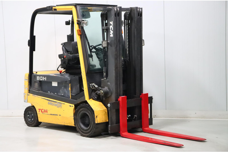 UniCarriers G1Q2L30H - Elektromos targonca: 1 kép. UniCarriers G1Q2L30H - Elektromos targonca: 1 kép.