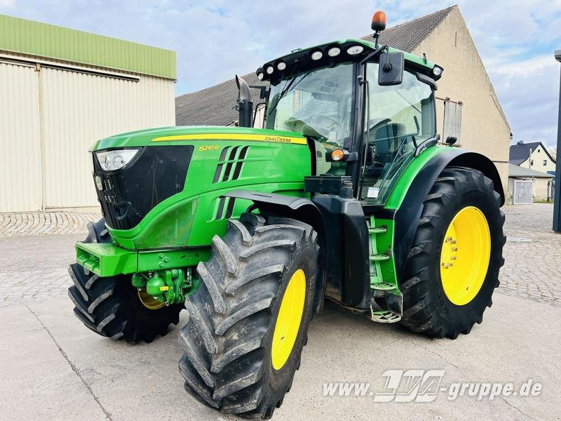 John Deere 6210R - Traktor: 1 kép. John Deere 6210R - Traktor: 1 kép.