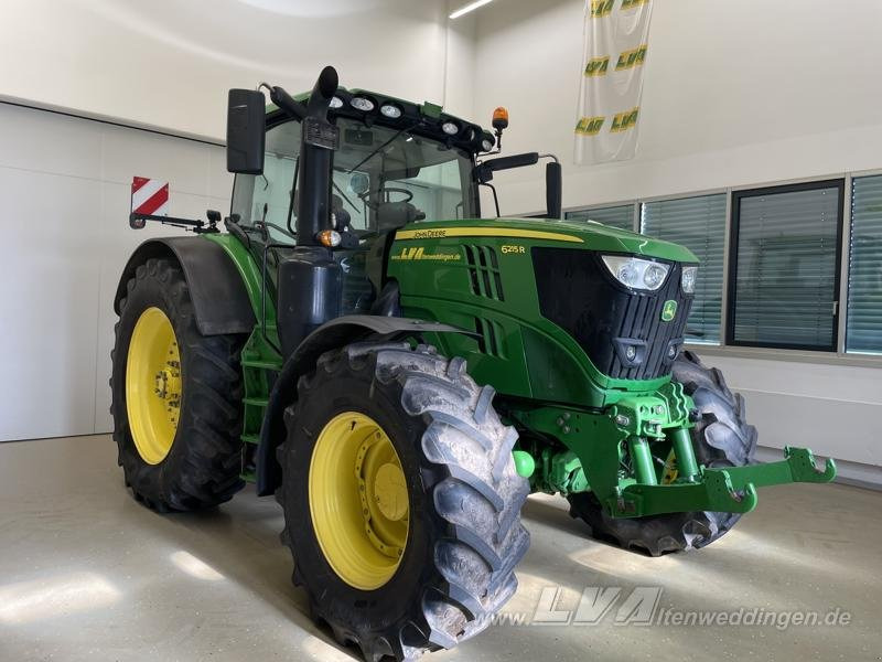 John Deere 6215R - Traktor: 5 kép. John Deere 6215R - Traktor: 5 kép.