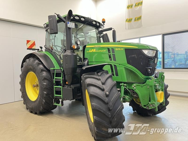 John Deere 6230R mit CommandPro - Traktor: 2 kép. John Deere 6230R mit CommandPro - Traktor: 2 kép.