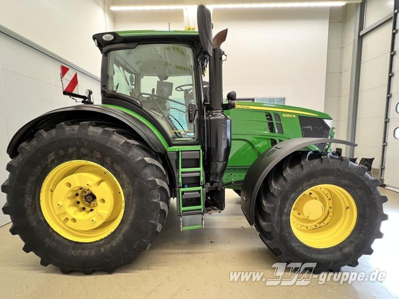 John Deere 6250R ULTIMATE CommandPro - Traktor: 5 kép. John Deere 6250R ULTIMATE CommandPro - Traktor: 5 kép.