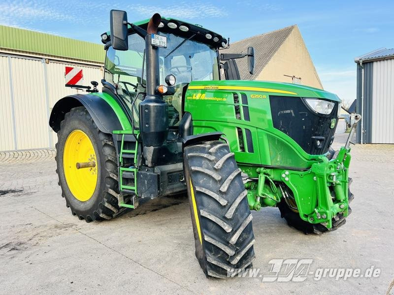 John Deere 6250R ULTIMATE CommandPro - Traktor: 2 kép. John Deere 6250R ULTIMATE CommandPro - Traktor: 2 kép.