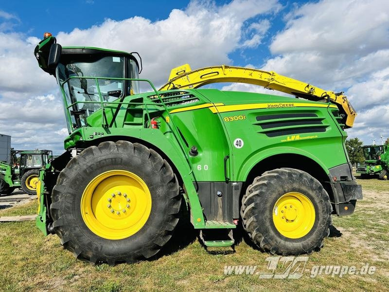 John Deere 8300 - Traktor: 2 kép. John Deere 8300 - Traktor: 2 kép.
