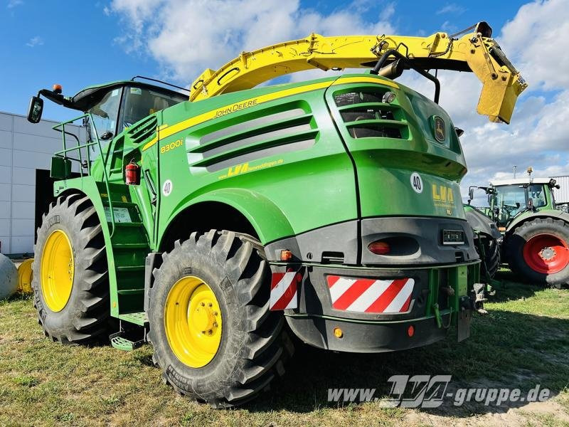 John Deere 8300 - Traktor: 5 kép. John Deere 8300 - Traktor: 5 kép.