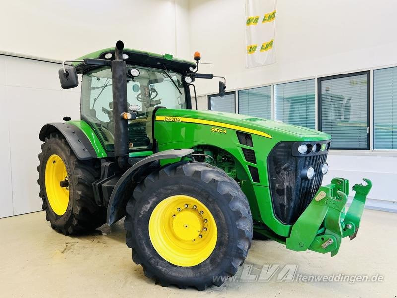 John Deere 8320R - Traktor: 2 kép. John Deere 8320R - Traktor: 2 kép.