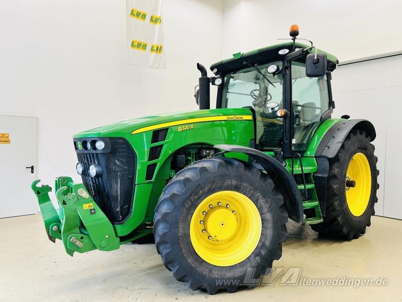 John Deere 8320R - Traktor: 1 kép. John Deere 8320R - Traktor: 1 kép.
