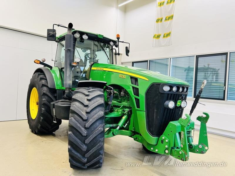 John Deere 8330 - Traktor: 4 kép. John Deere 8330 - Traktor: 4 kép.