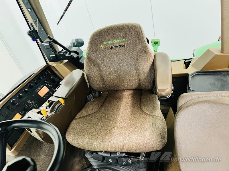 Traktor John Deere 8330 PowerShift: 12 kép.