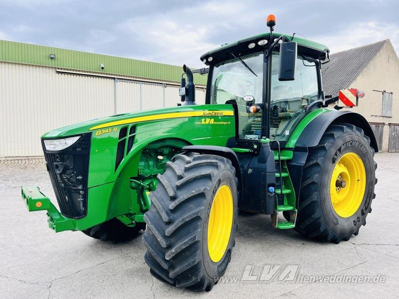John Deere 8345R E23 PowerShift - Traktor: 1 kép. John Deere 8345R E23 PowerShift - Traktor: 1 kép.