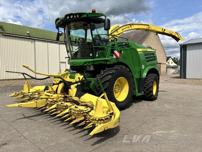 John Deere 8400 - Önjáró szecskázógép: 1 kép. John Deere 8400 - Önjáró szecskázógép: 1 kép.