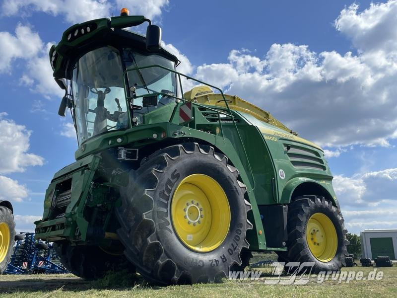 John Deere 8400 - Traktor: 3 kép. John Deere 8400 - Traktor: 3 kép.