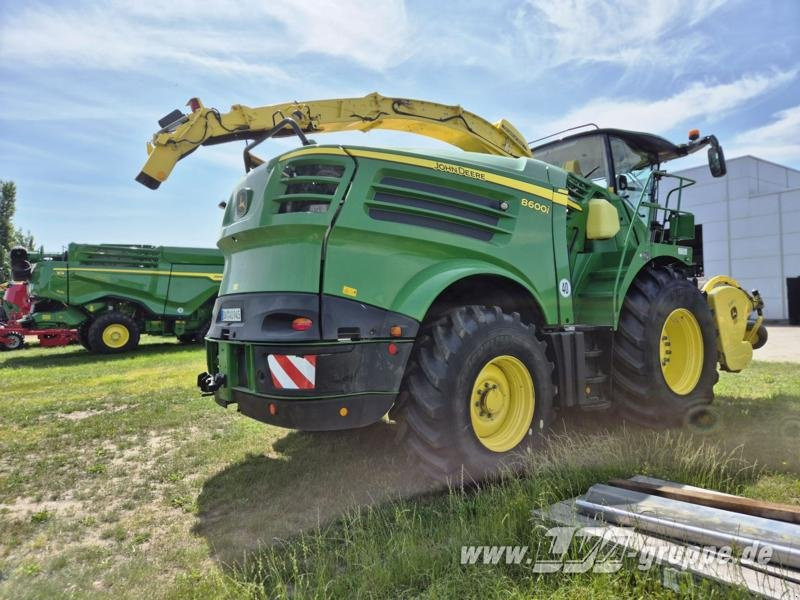 John Deere 8600i - Önjáró szecskázógép: 3 kép. John Deere 8600i - Önjáró szecskázógép: 3 kép.