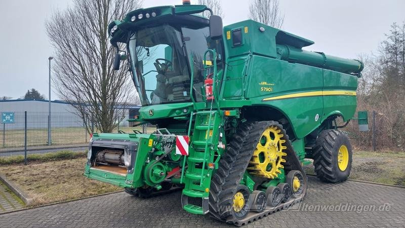 John Deere S790 - Kombájn: 1 kép. John Deere S790 - Kombájn: 1 kép.
