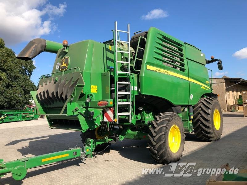 John Deere T550 - Kombájn: 4 kép. John Deere T550 - Kombájn: 4 kép.