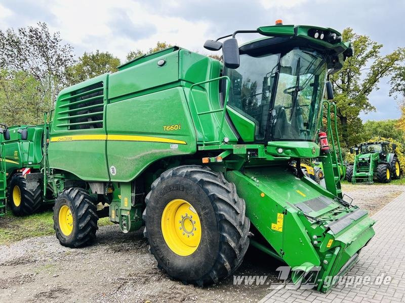 John Deere T660 - Kombájn: 3 kép. John Deere T660 - Kombájn: 3 kép.