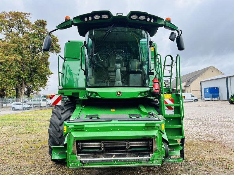 John Deere T660 - Kombájn: 2 kép. John Deere T660 - Kombájn: 2 kép.