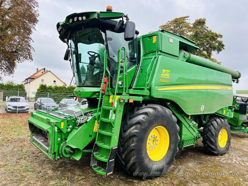 John Deere T660 - Kombájn: 1 kép. John Deere T660 - Kombájn: 1 kép.