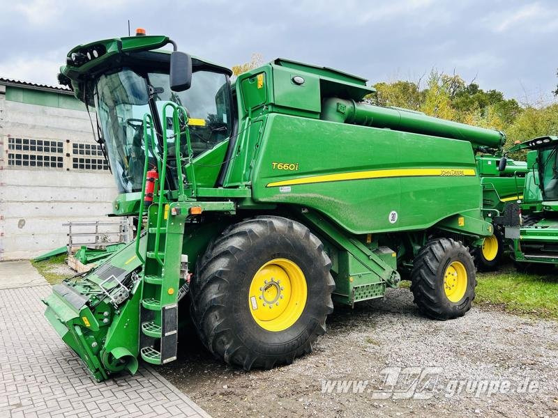 John Deere T660 - Kombájn: 1 kép. John Deere T660 - Kombájn: 1 kép.