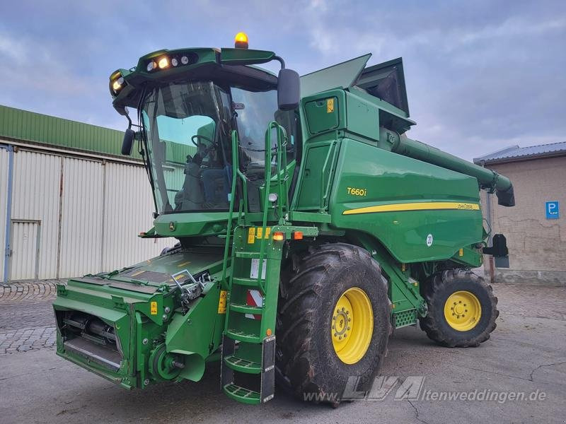 John Deere T660 i ProDrive - Kombájn: 1 kép. John Deere T660 i ProDrive - Kombájn: 1 kép.