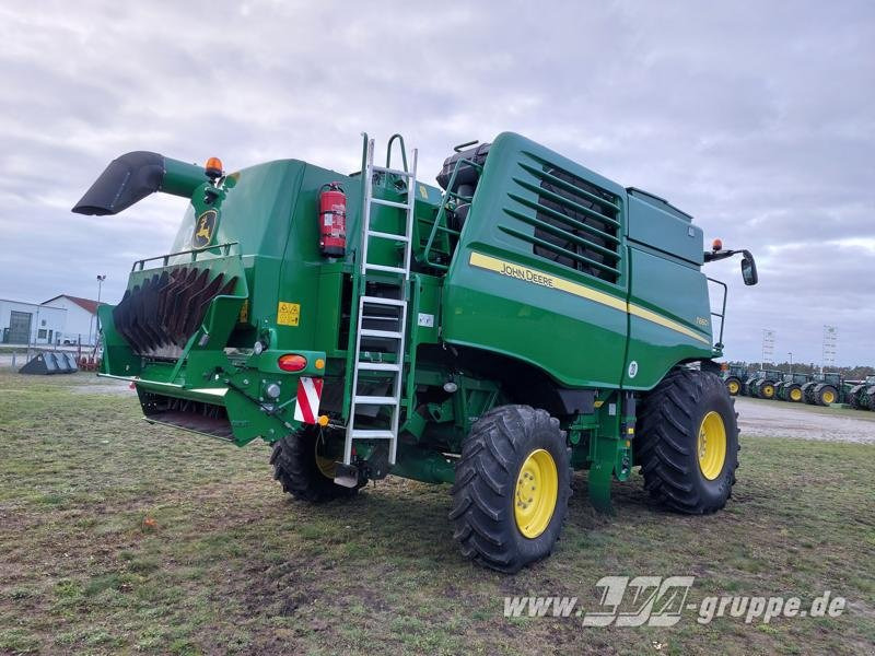 John Deere T660i - Kombájn: 5 kép. John Deere T660i - Kombájn: 5 kép.