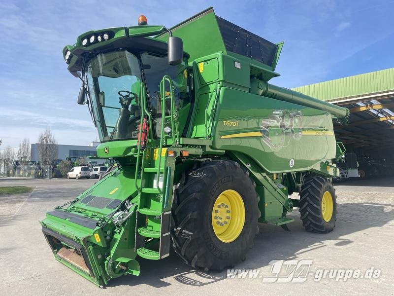 John Deere T670 i - Kombájn: 4 kép. John Deere T670 i - Kombájn: 4 kép.