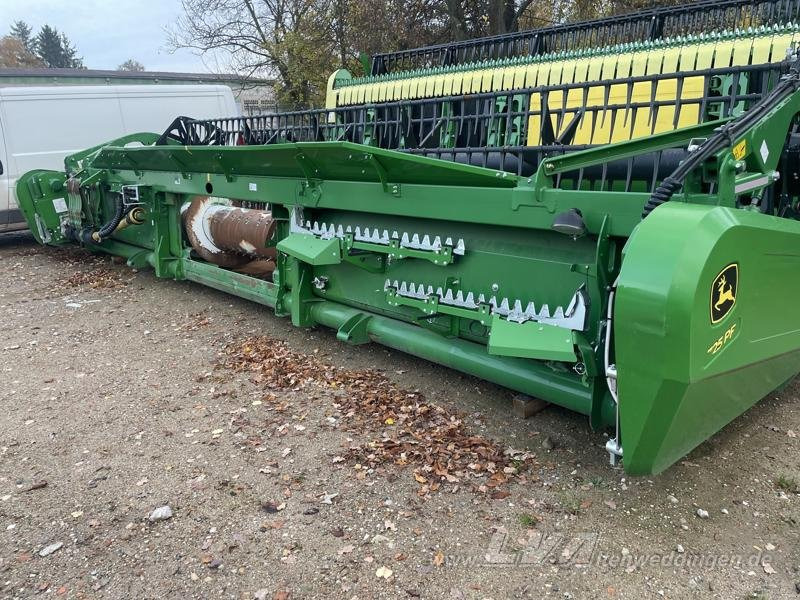 John Deere T670 i - Kombájn: 4 kép. John Deere T670 i - Kombájn: 4 kép.