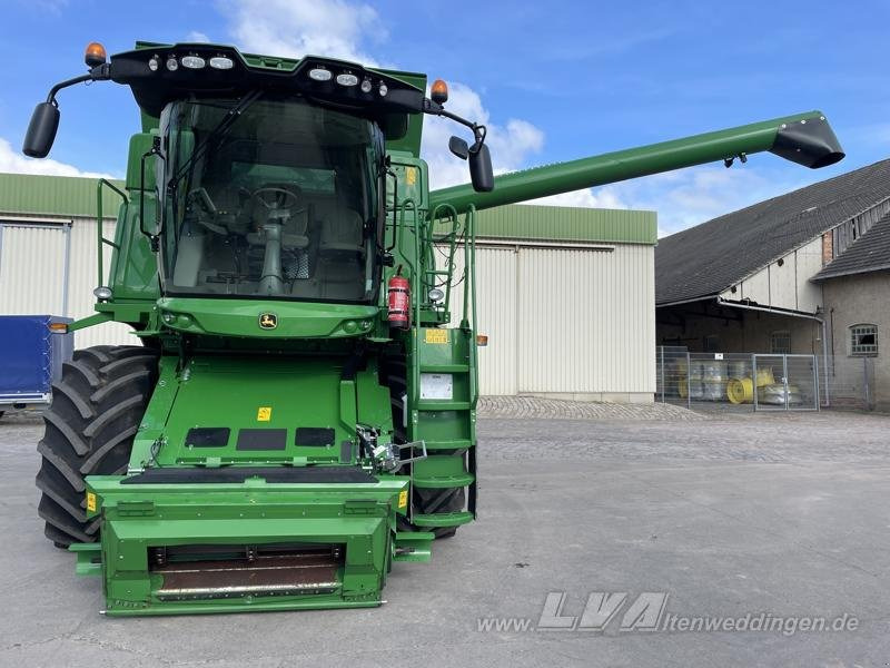 John Deere W550 - Kombájn: 2 kép. John Deere W550 - Kombájn: 2 kép.