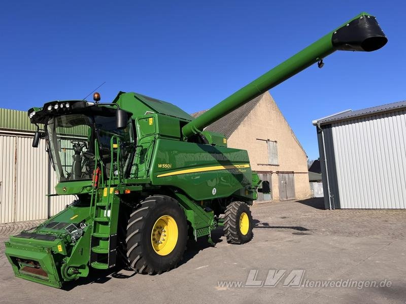 John Deere W550 - Kombájn: 1 kép. John Deere W550 - Kombájn: 1 kép.