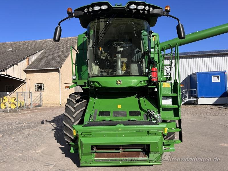 John Deere W550 - Kombájn: 4 kép. John Deere W550 - Kombájn: 4 kép.