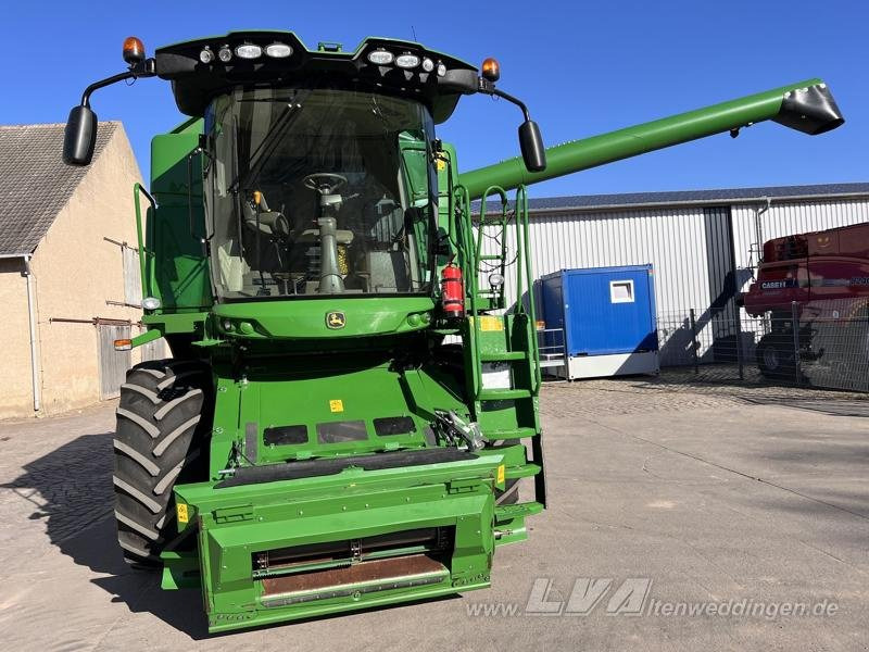 John Deere W550 - Kombájn: 3 kép. John Deere W550 - Kombájn: 3 kép.