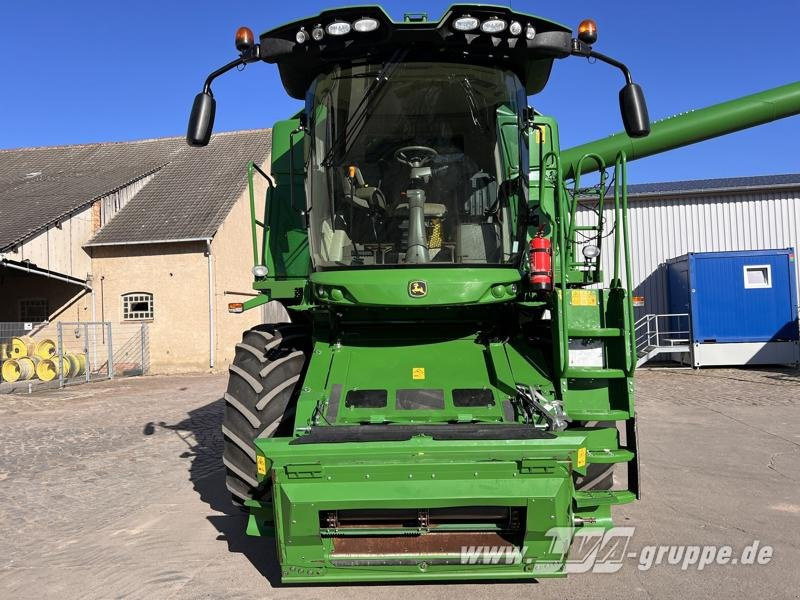 John Deere W550 - Kombájn: 4 kép. John Deere W550 - Kombájn: 4 kép.