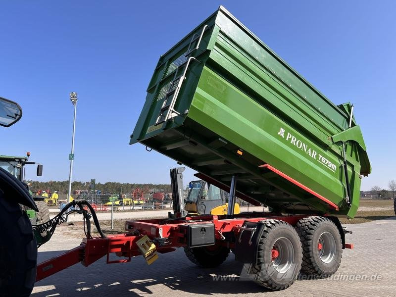 PRONAR T679M - Mezőgazdasági billenőpótkocsi: 1 kép. PRONAR T679M - Mezőgazdasági billenőpótkocsi: 1 kép.